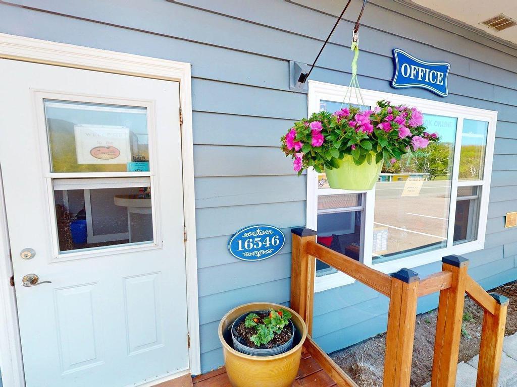 












16537 Cabot Trail Road

,
Chéticamp,




NS
B0E 1H0

