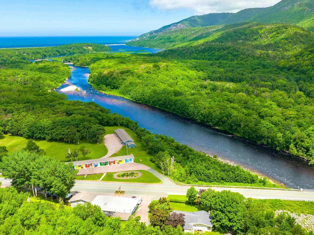 












16537 Cabot Trail Road

,
Chéticamp,




NS
B0E 1H0

