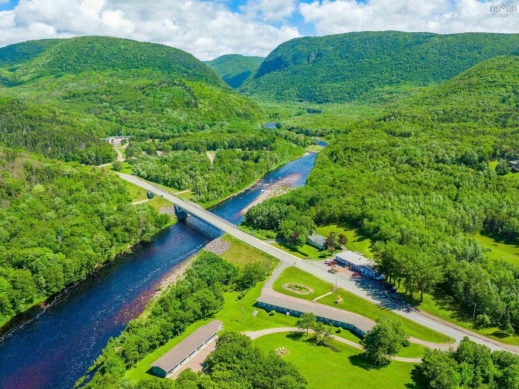 












16537 Cabot Trail Road

,
Chéticamp,




NS
B0E 1H0

