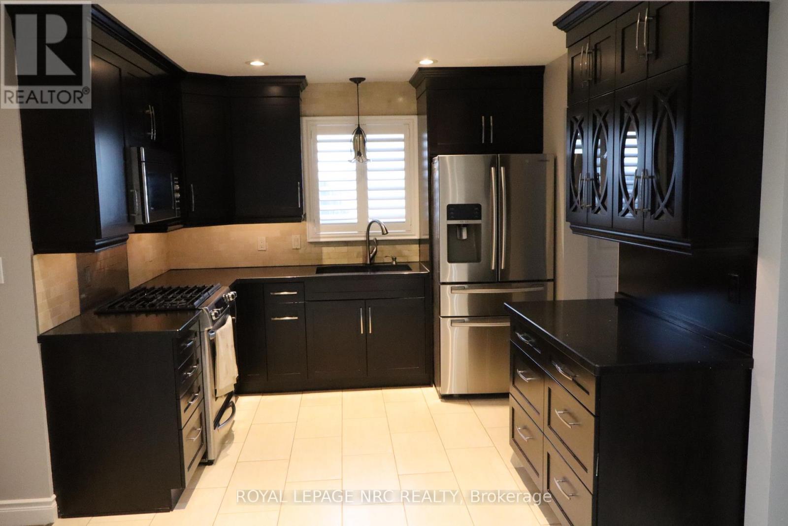 












7689 TRACKVIEW STREET

,
Niagara Falls (Ascot),




Ontario
L2H2Z6

