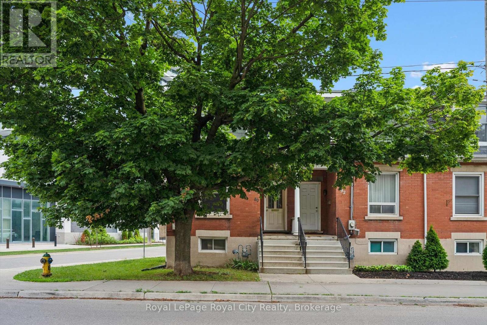 












90 NEEVE STREET

,
Guelph (St. Patrick's Ward),




Ontario
N1E5S1

