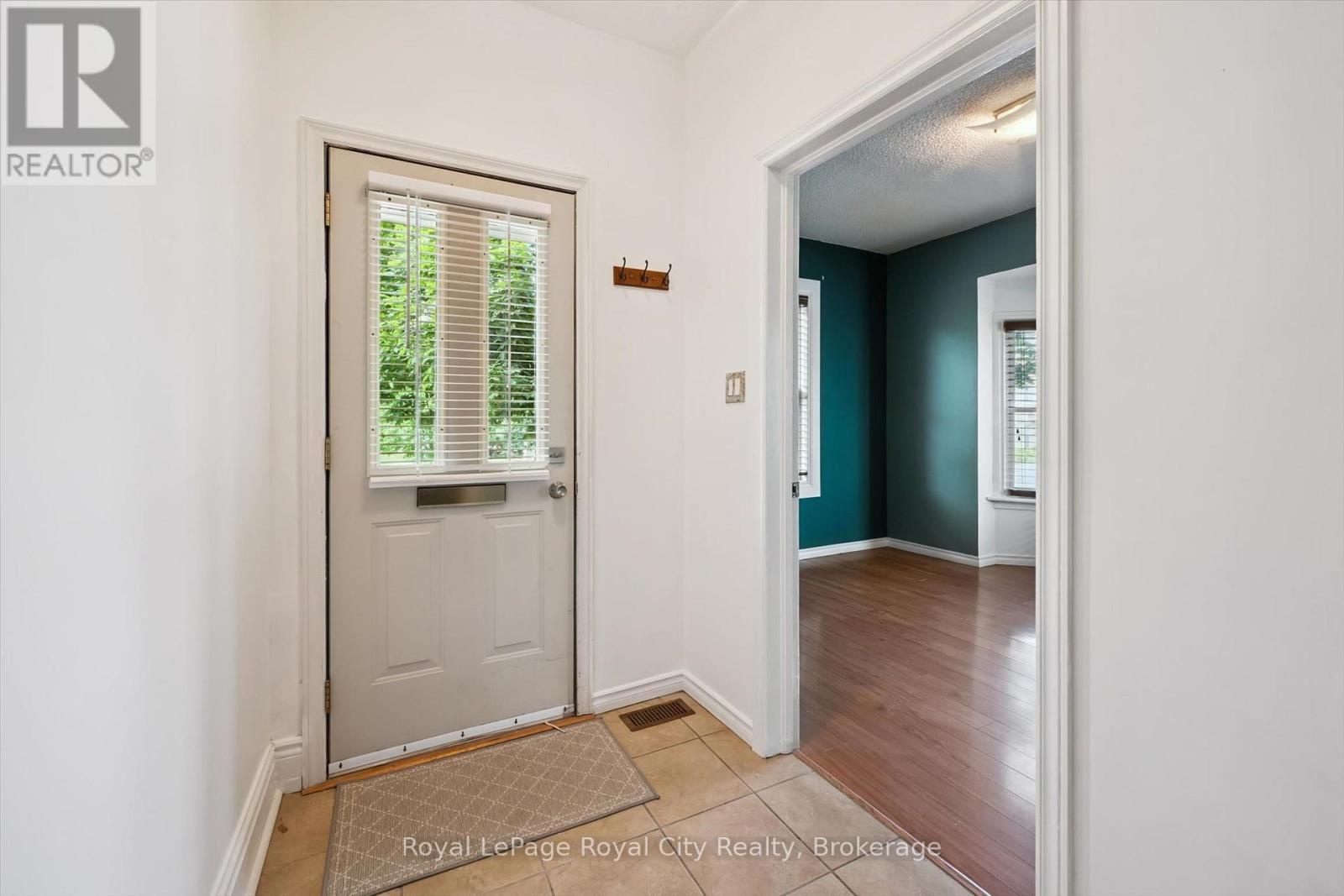 












90 NEEVE STREET

,
Guelph (St. Patrick's Ward),




Ontario
N1E5S1

