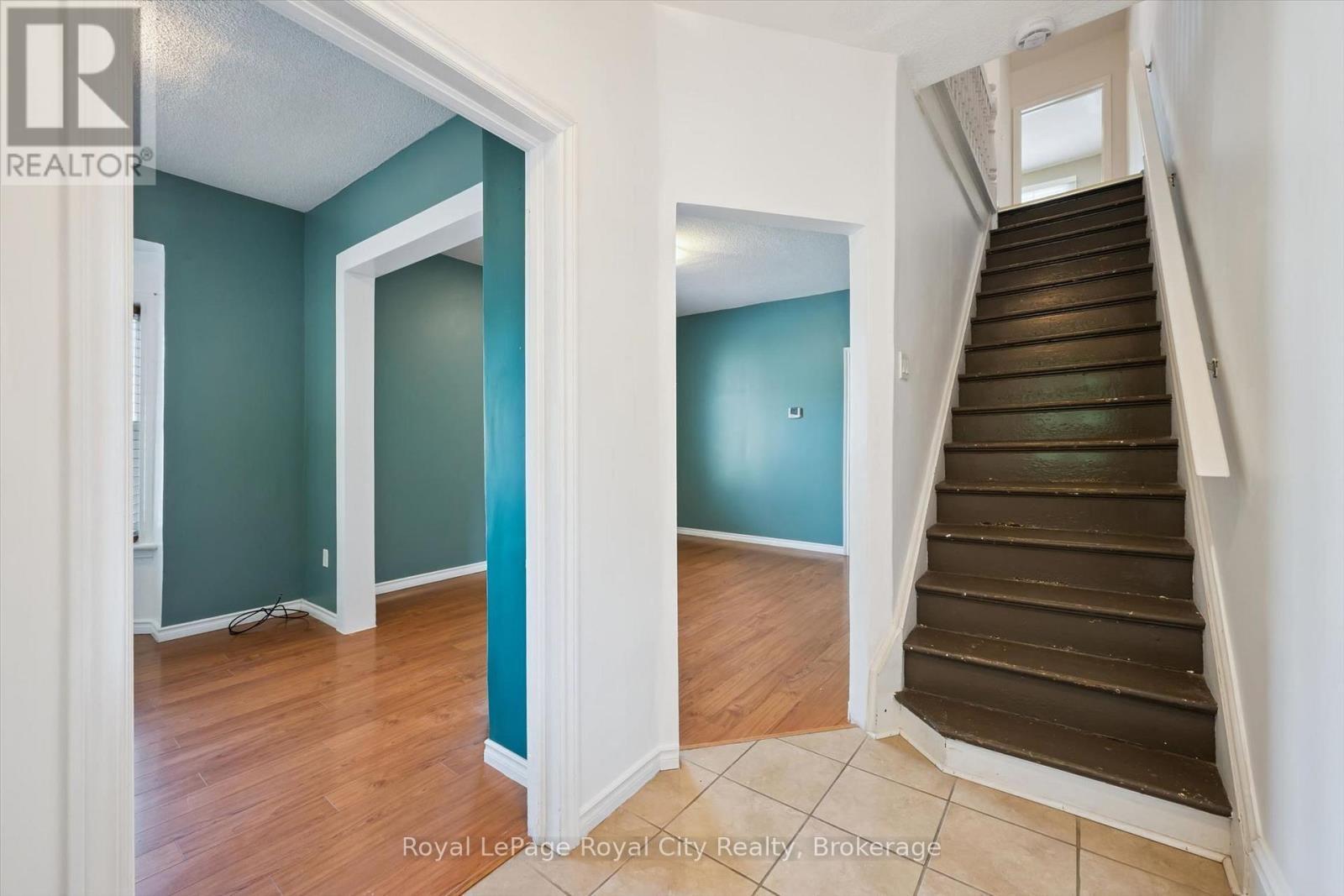 












90 NEEVE STREET

,
Guelph (St. Patrick's Ward),




Ontario
N1E5S1

