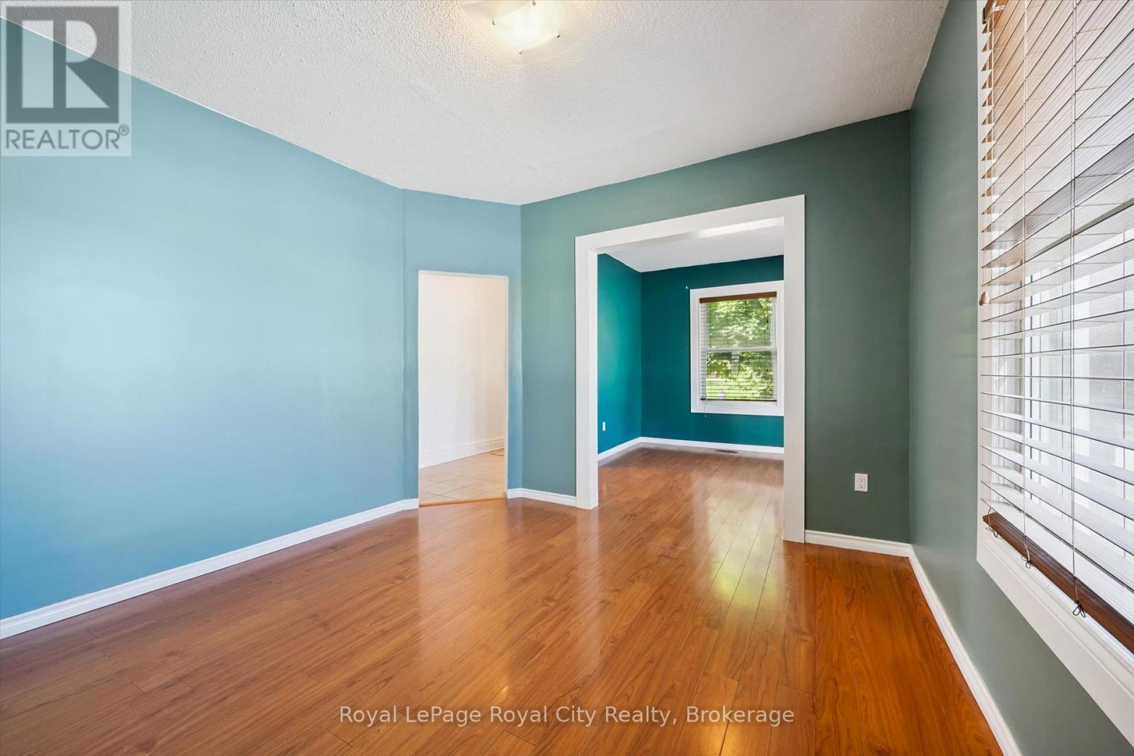 












90 NEEVE STREET

,
Guelph (St. Patrick's Ward),




Ontario
N1E5S1

