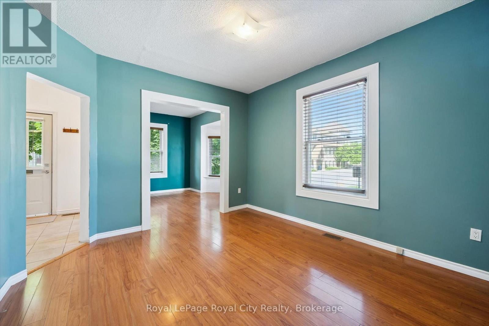 












90 NEEVE STREET

,
Guelph (St. Patrick's Ward),




Ontario
N1E5S1

