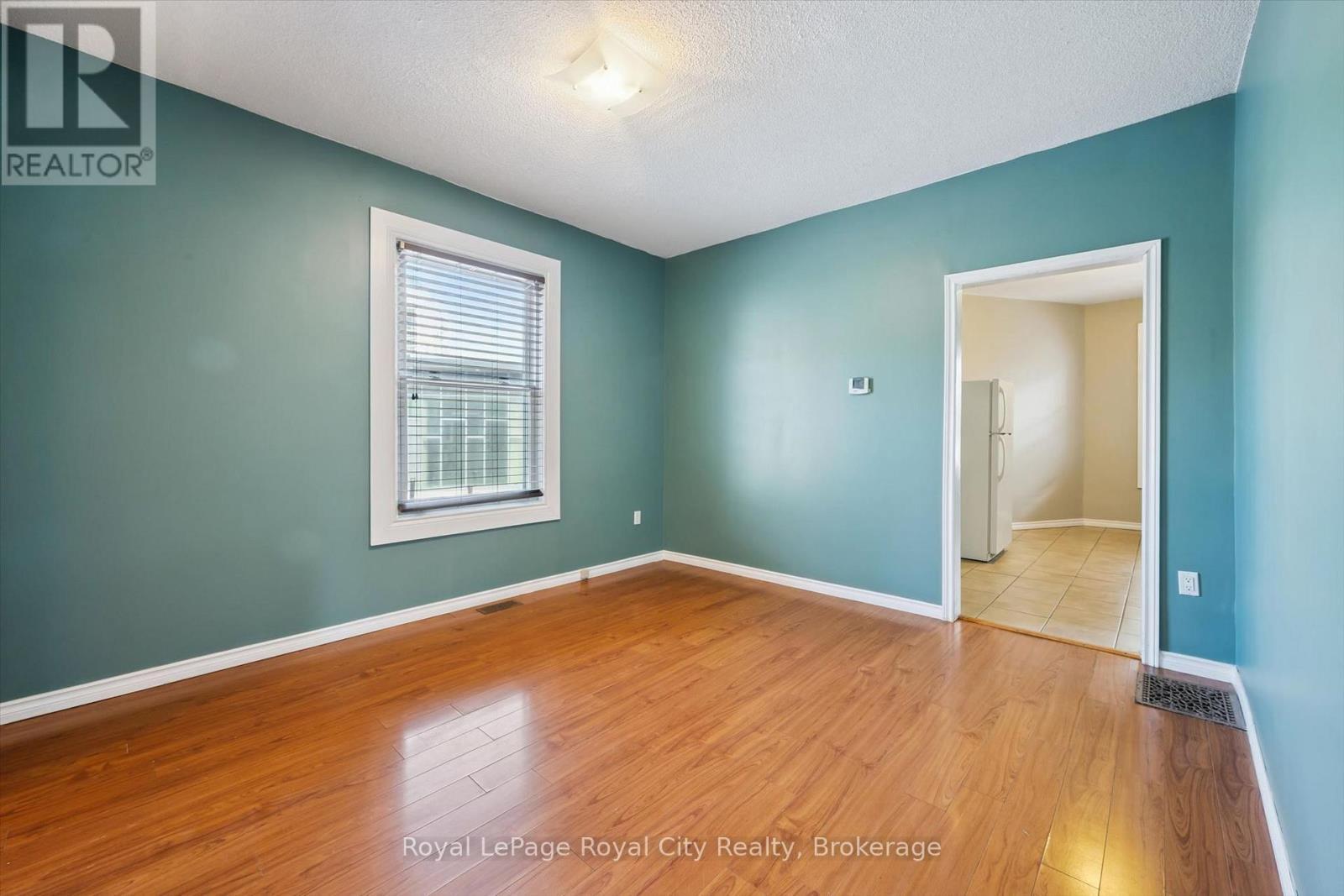 












90 NEEVE STREET

,
Guelph (St. Patrick's Ward),




Ontario
N1E5S1

