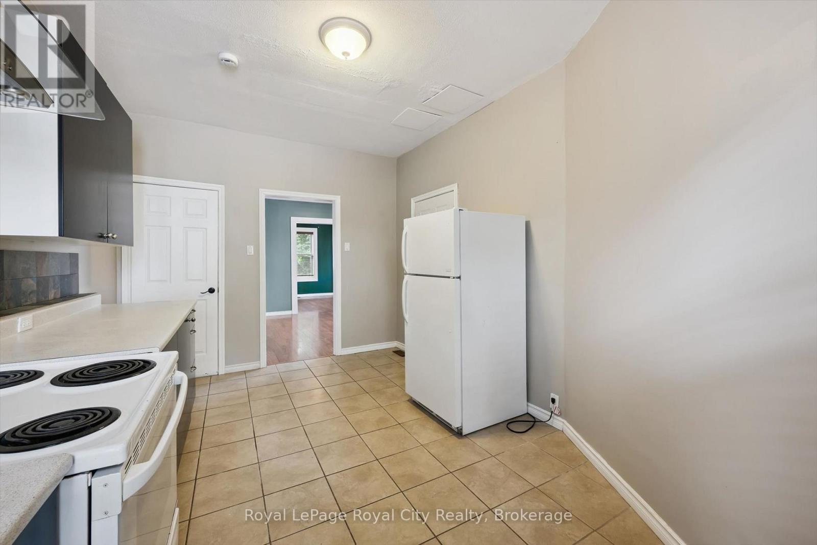












90 NEEVE STREET

,
Guelph (St. Patrick's Ward),




Ontario
N1E5S1

