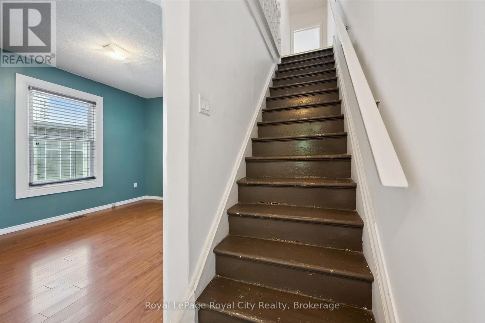 












90 NEEVE STREET

,
Guelph (St. Patrick's Ward),




Ontario
N1E5S1

