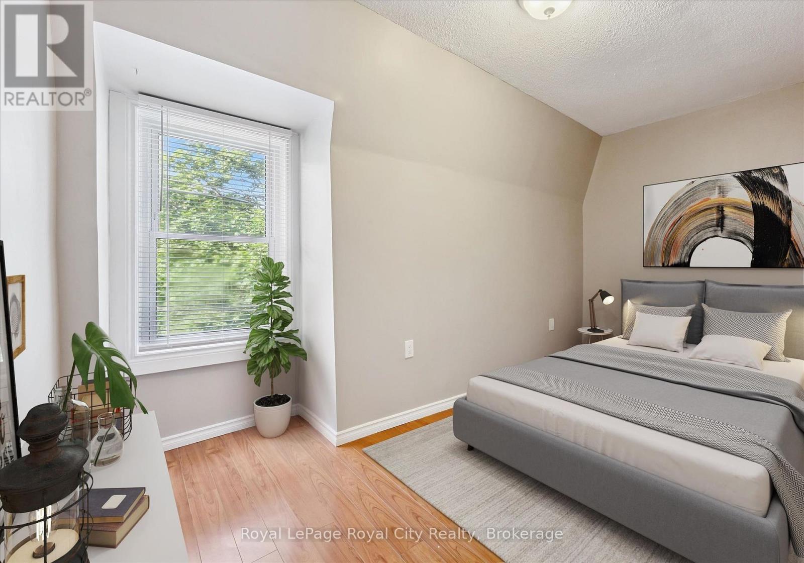 












90 NEEVE STREET

,
Guelph (St. Patrick's Ward),




Ontario
N1E5S1

