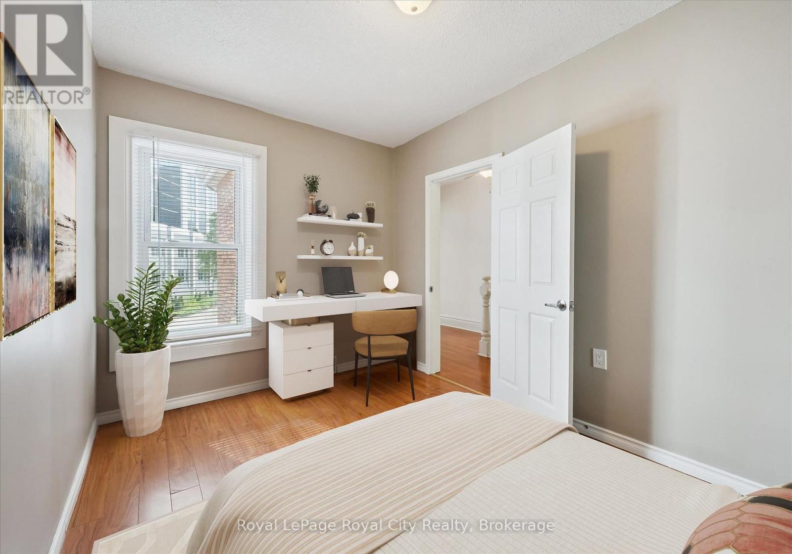 












90 NEEVE STREET

,
Guelph (St. Patrick's Ward),




Ontario
N1E5S1

