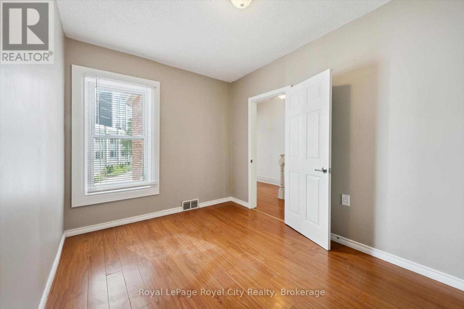 












90 NEEVE STREET

,
Guelph (St. Patrick's Ward),




Ontario
N1E5S1

