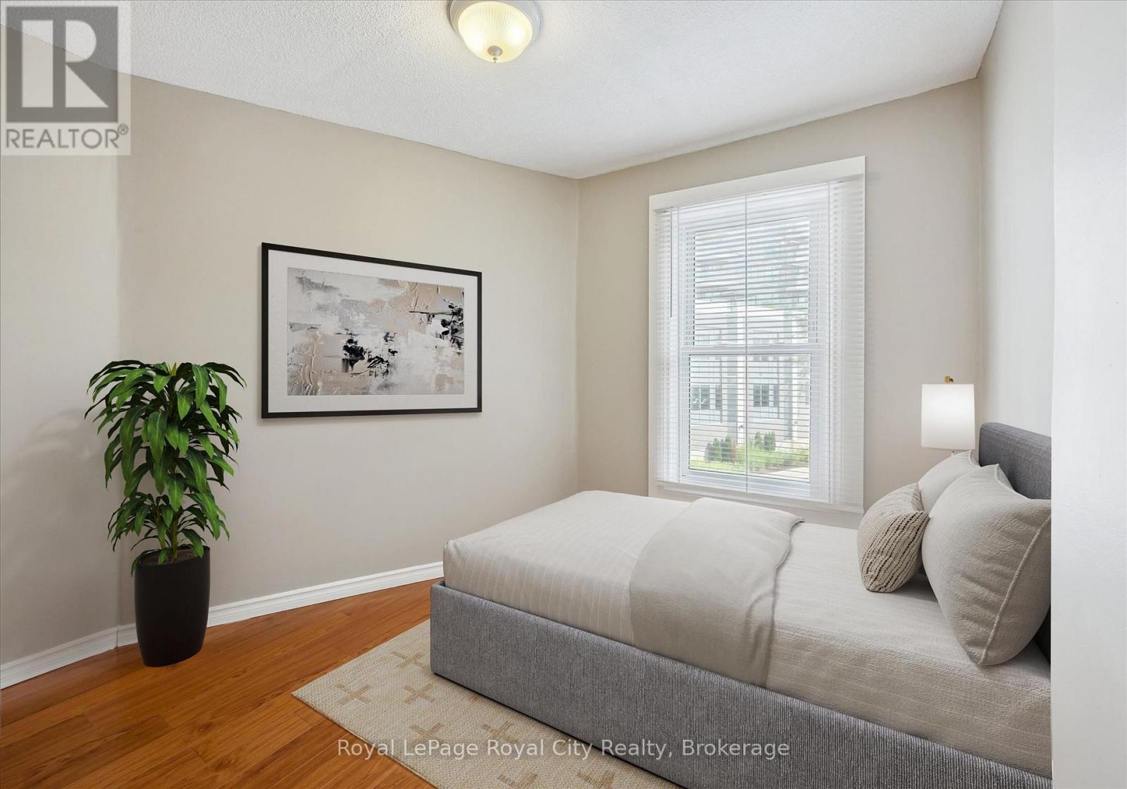 












90 NEEVE STREET

,
Guelph (St. Patrick's Ward),




Ontario
N1E5S1

