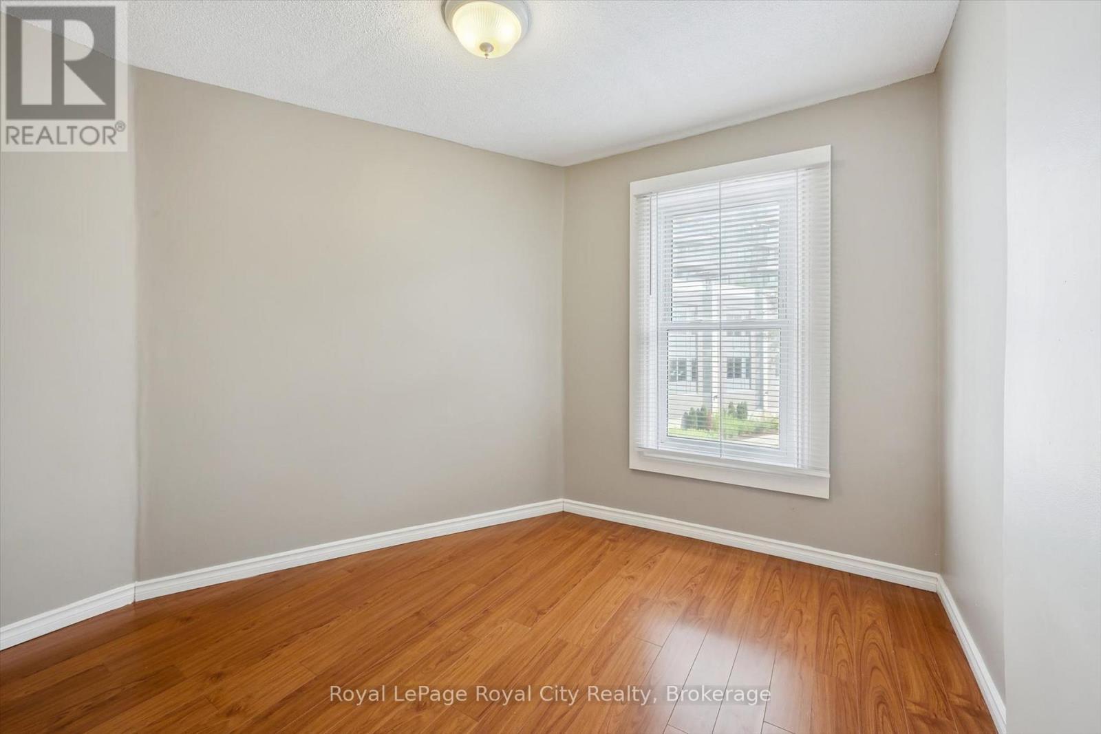 












90 NEEVE STREET

,
Guelph (St. Patrick's Ward),




Ontario
N1E5S1

