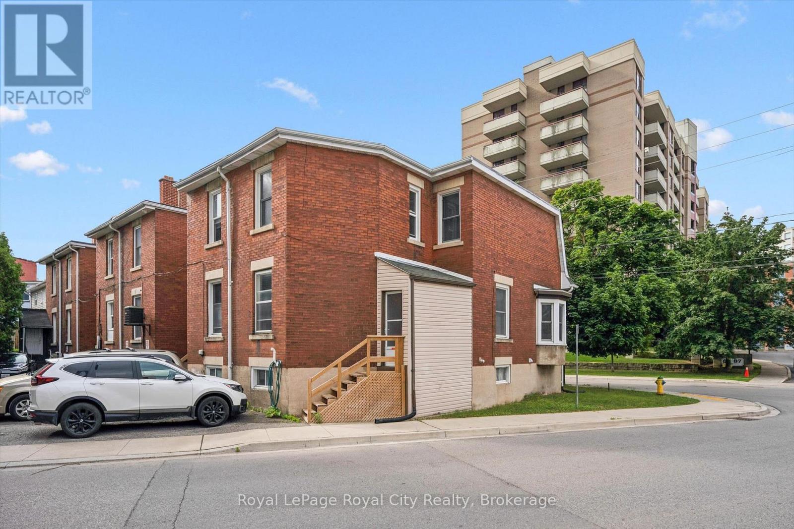 












90 NEEVE STREET

,
Guelph (St. Patrick's Ward),




Ontario
N1E5S1

