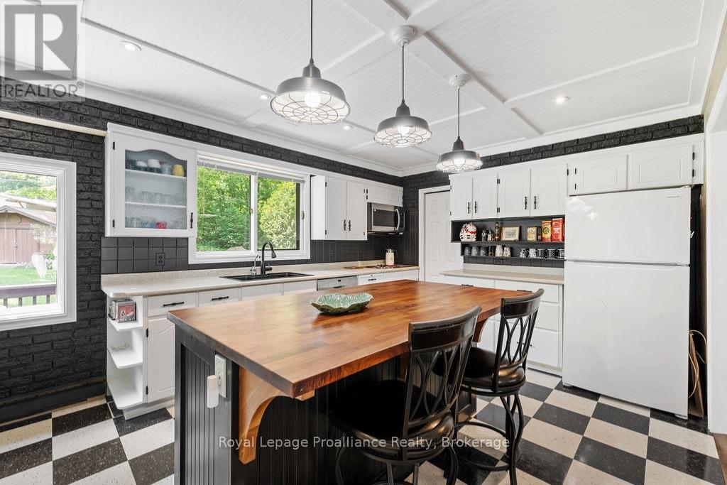












1147A FLYERS COVE LANE

,
Frontenac (Frontenac North),




Ontario
K0H2M0

