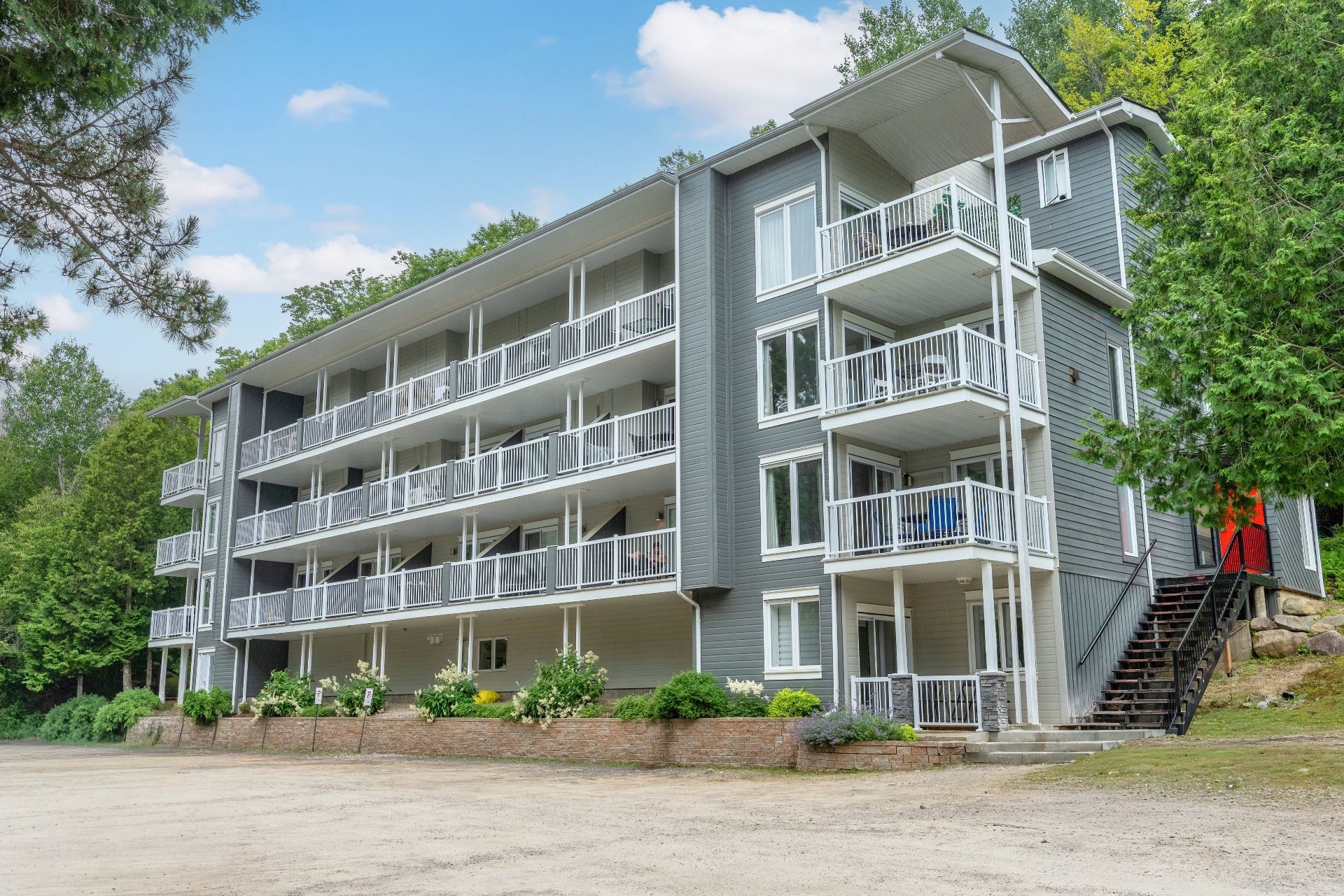 









120


Rue du Mont-Plaisant

, 103-104,
Mont-Tremblant,




QC
J8E1L2

