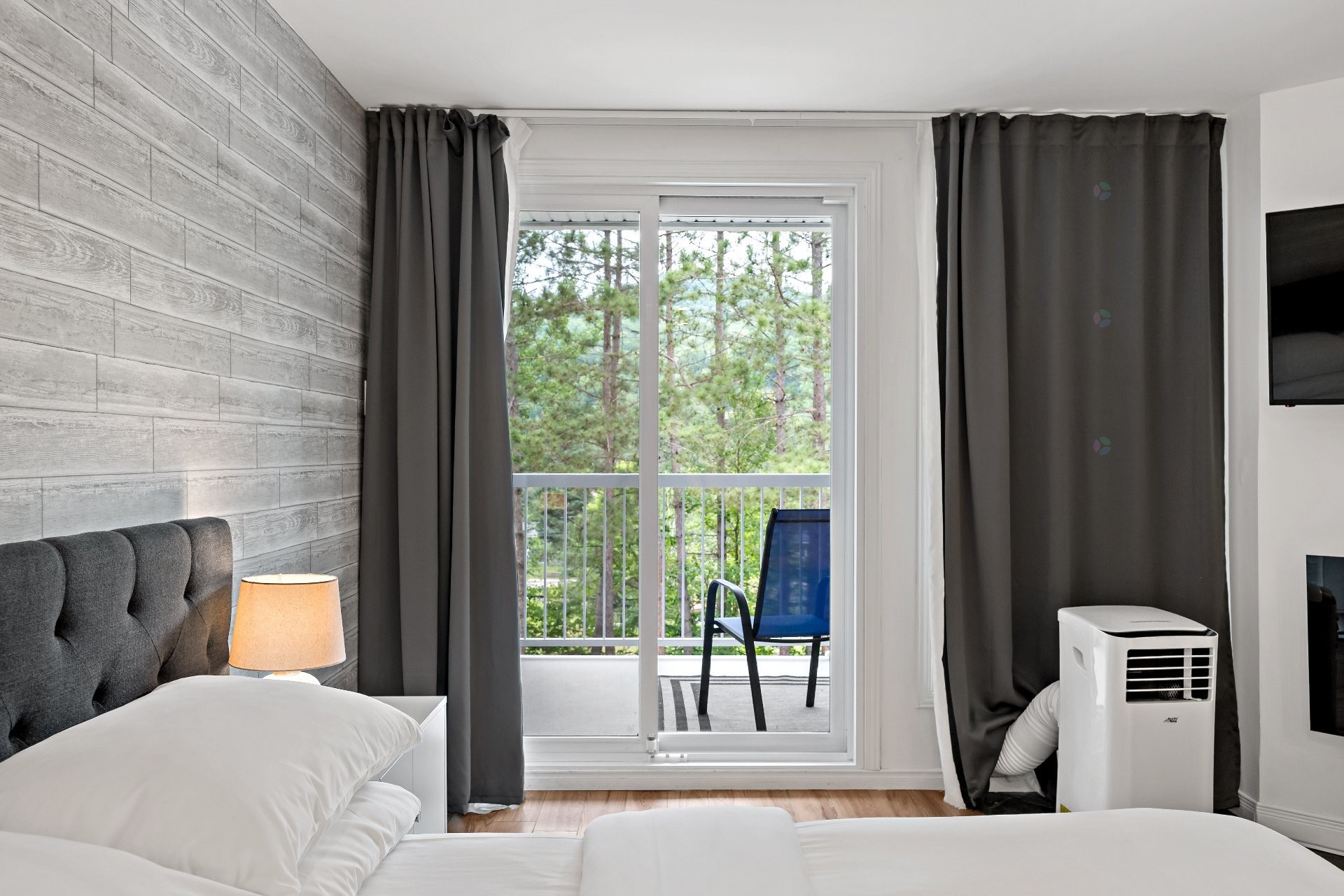 









120


Rue du Mont-Plaisant

, 103-104,
Mont-Tremblant,




QC
J8E1L2

