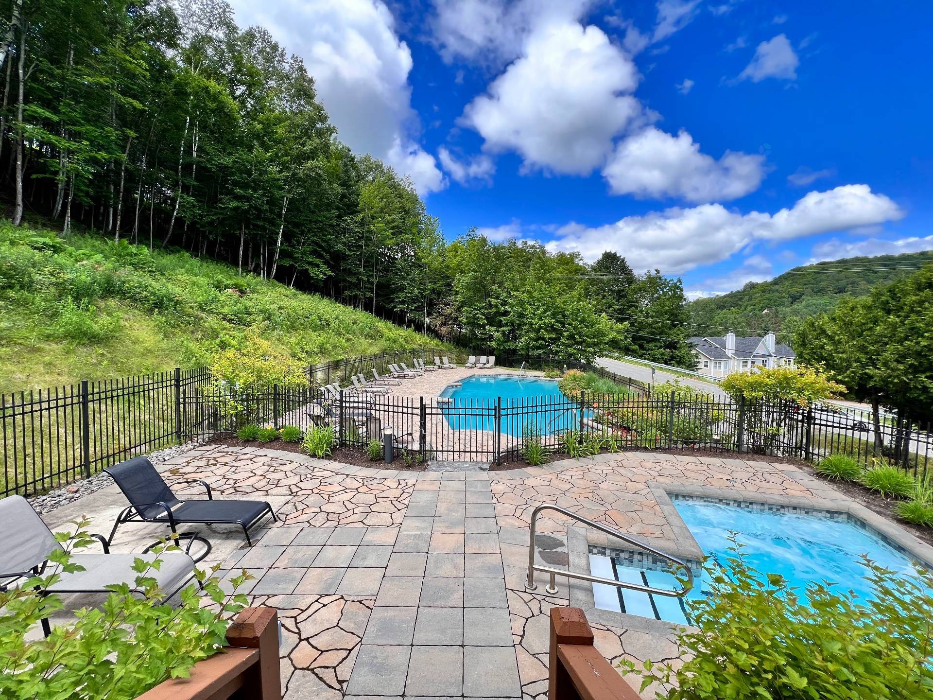 









120


Rue du Mont-Plaisant

, 103-104,
Mont-Tremblant,




QC
J8E1L2

