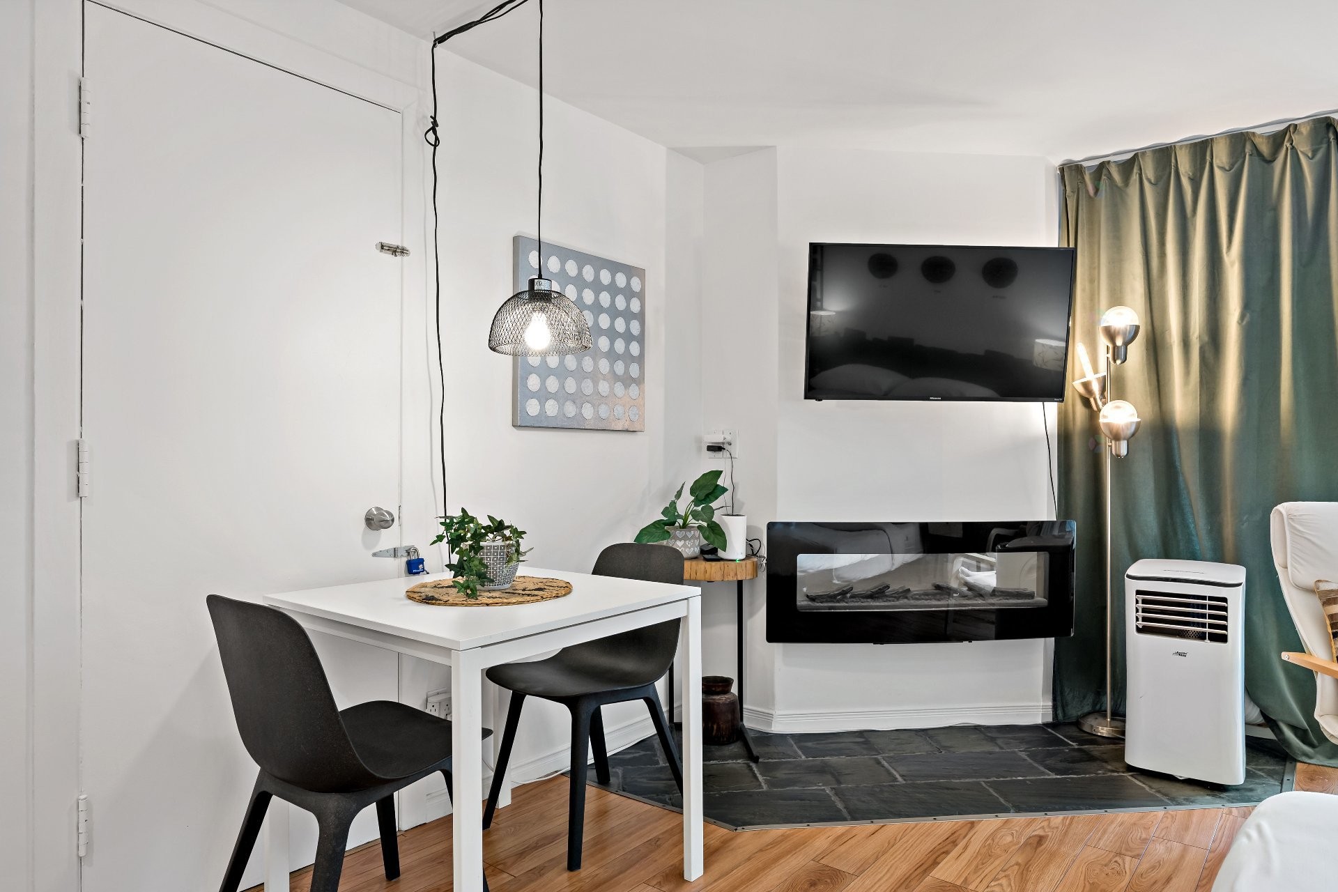 









120


Rue du Mont-Plaisant

, 103-104,
Mont-Tremblant,




QC
J8E1L2

