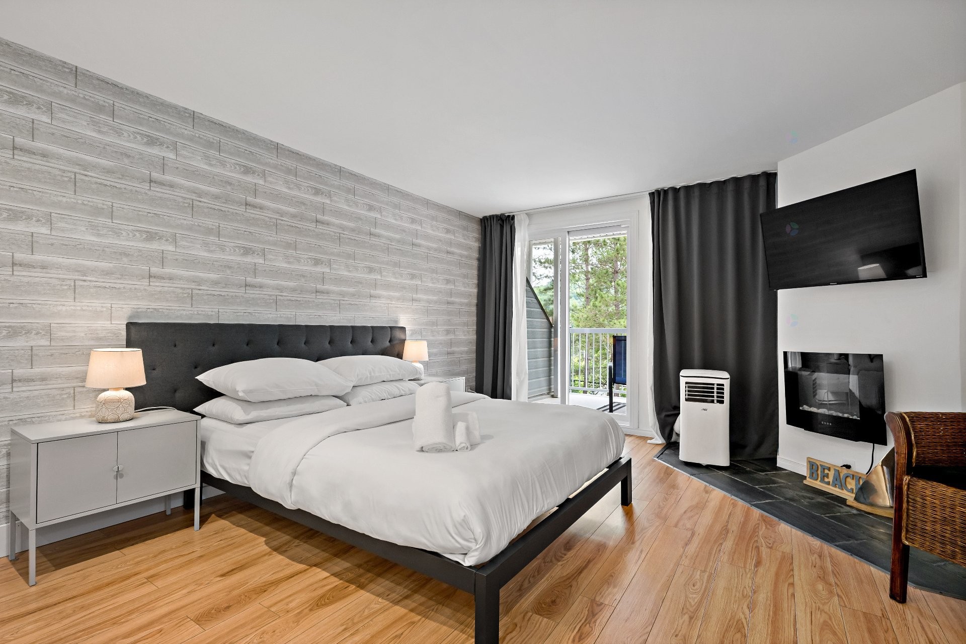 









120


Rue du Mont-Plaisant

, 103-104,
Mont-Tremblant,




QC
J8E1L2

