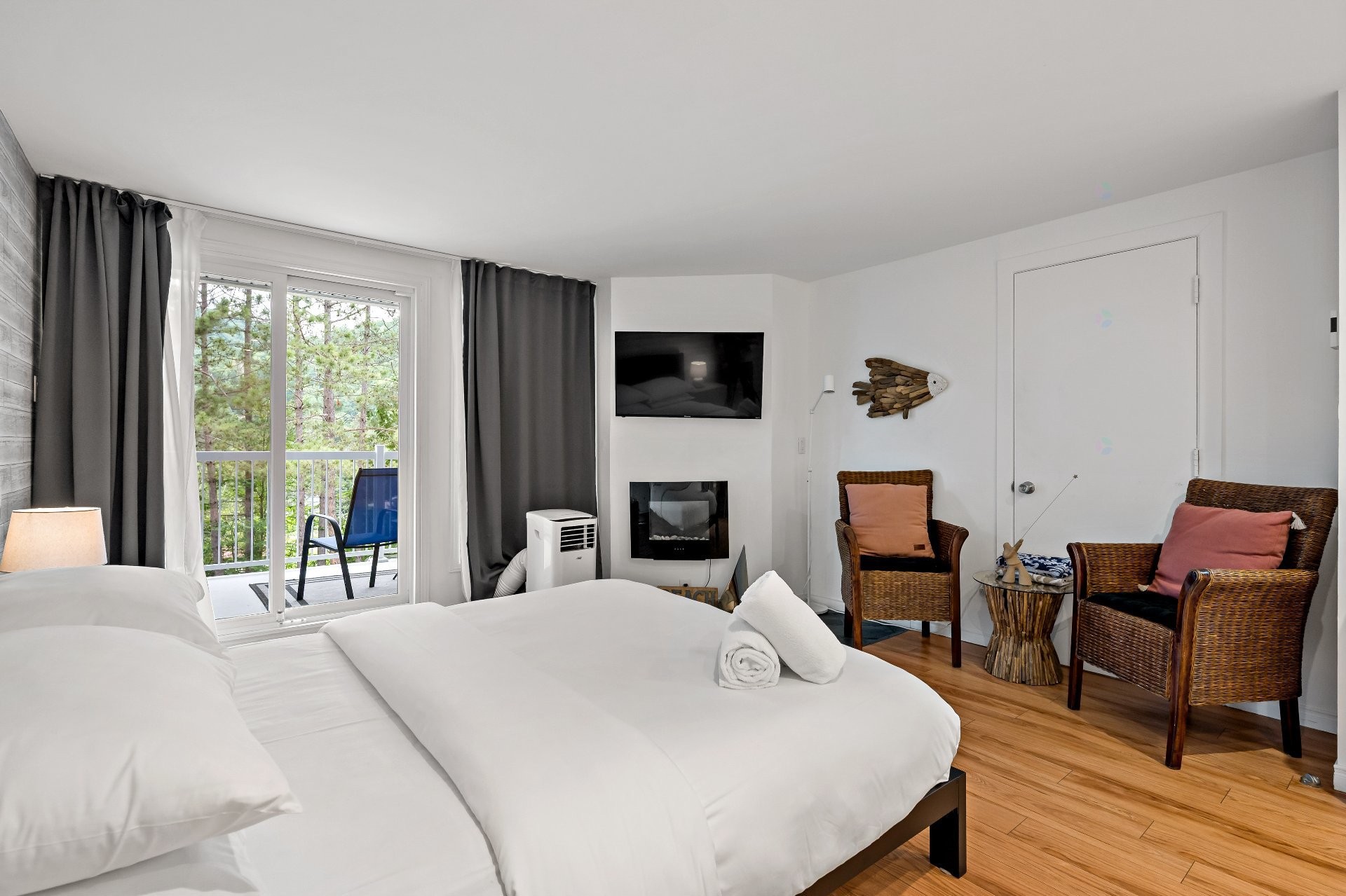 









120


Rue du Mont-Plaisant

, 103-104,
Mont-Tremblant,




QC
J8E1L2

