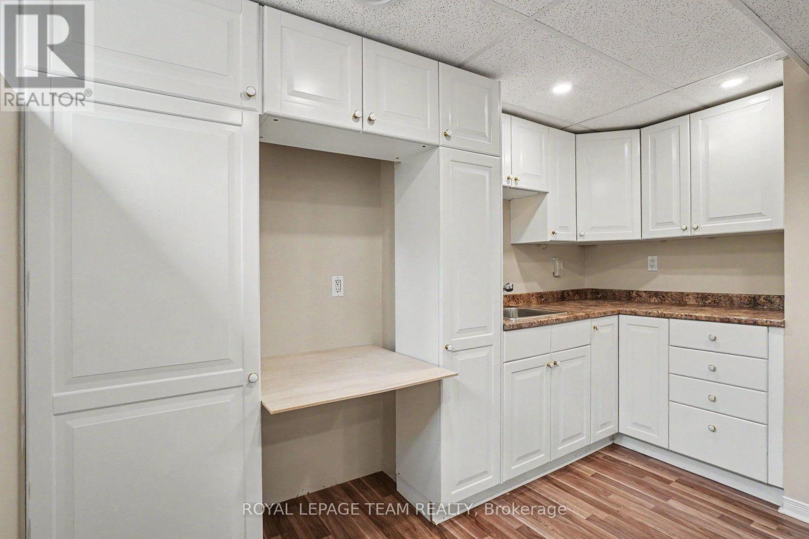 












14 ELK ISLAND COURT

,
Ottawa,




Ontario
K2M2V3

