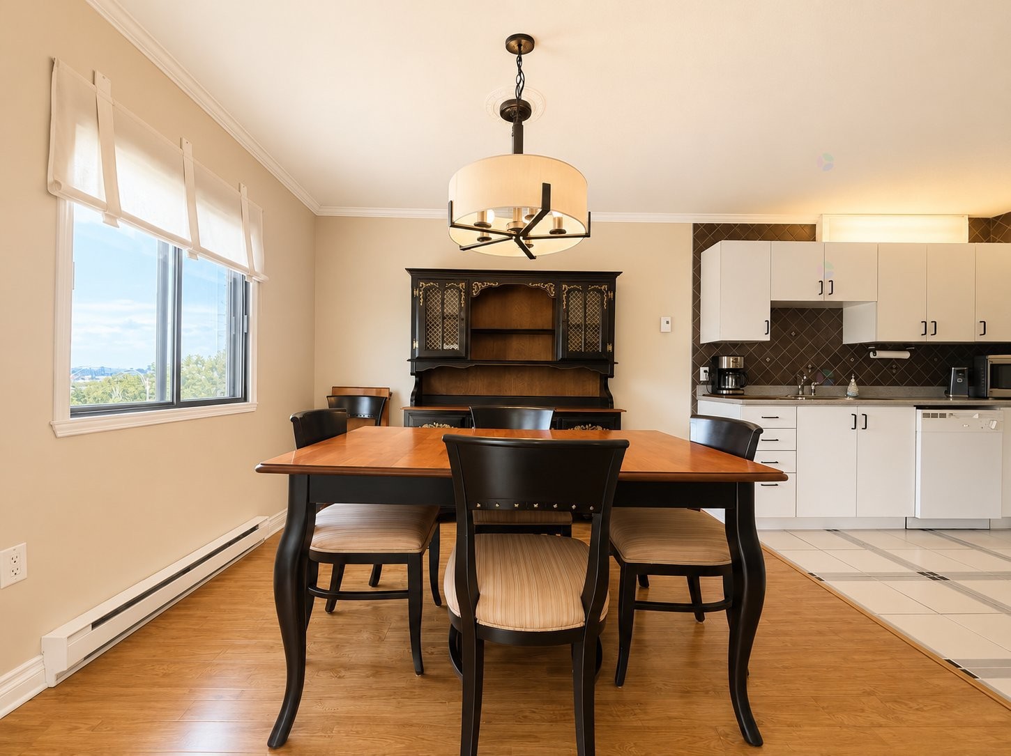 









51


Place Charles-Le Moyne

, 502,
Longueuil (Le Vieux-Longueuil),




QC
J4K5G6

