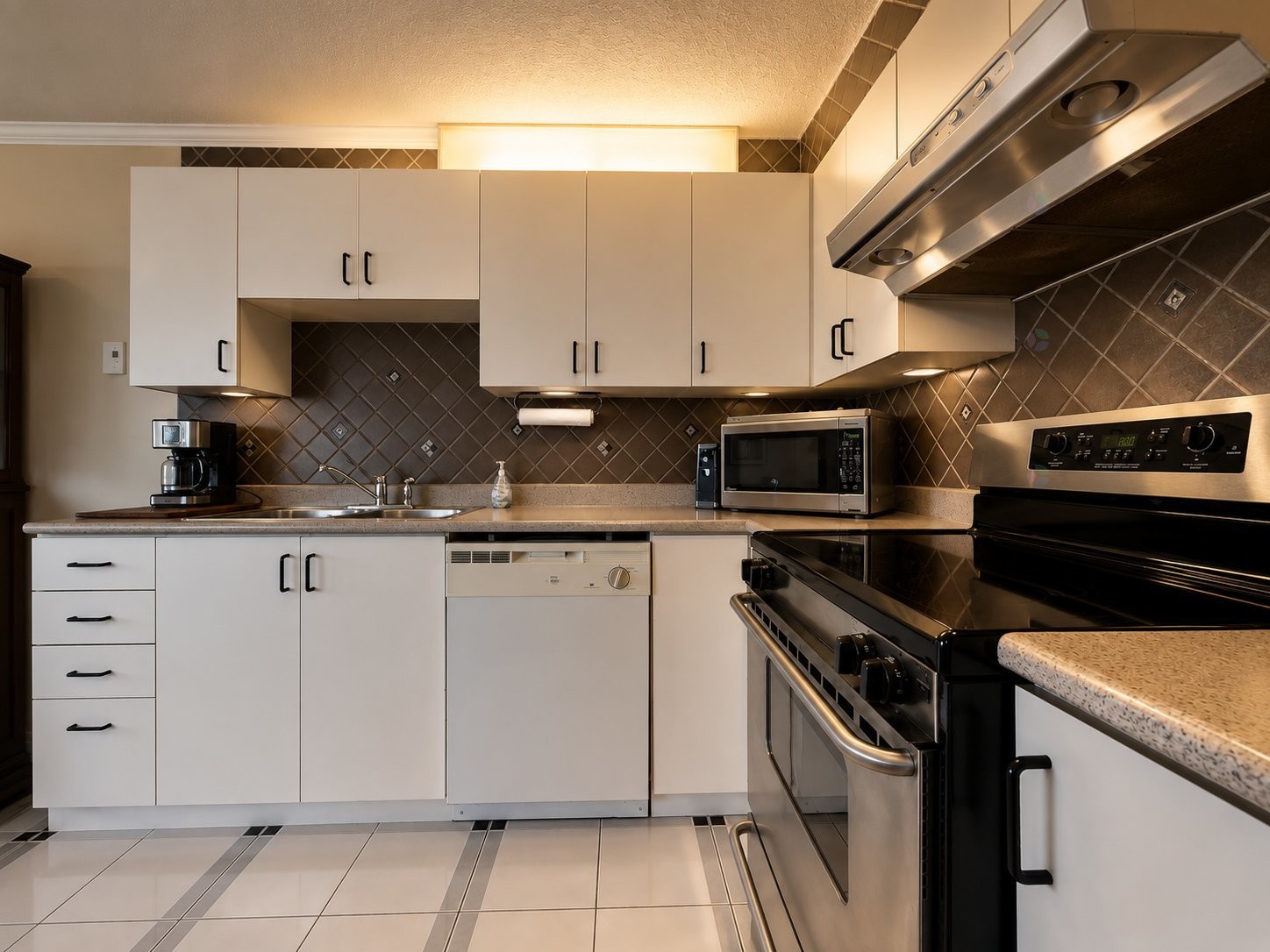 









51


Place Charles-Le Moyne

, 502,
Longueuil (Le Vieux-Longueuil),




QC
J4K5G6

