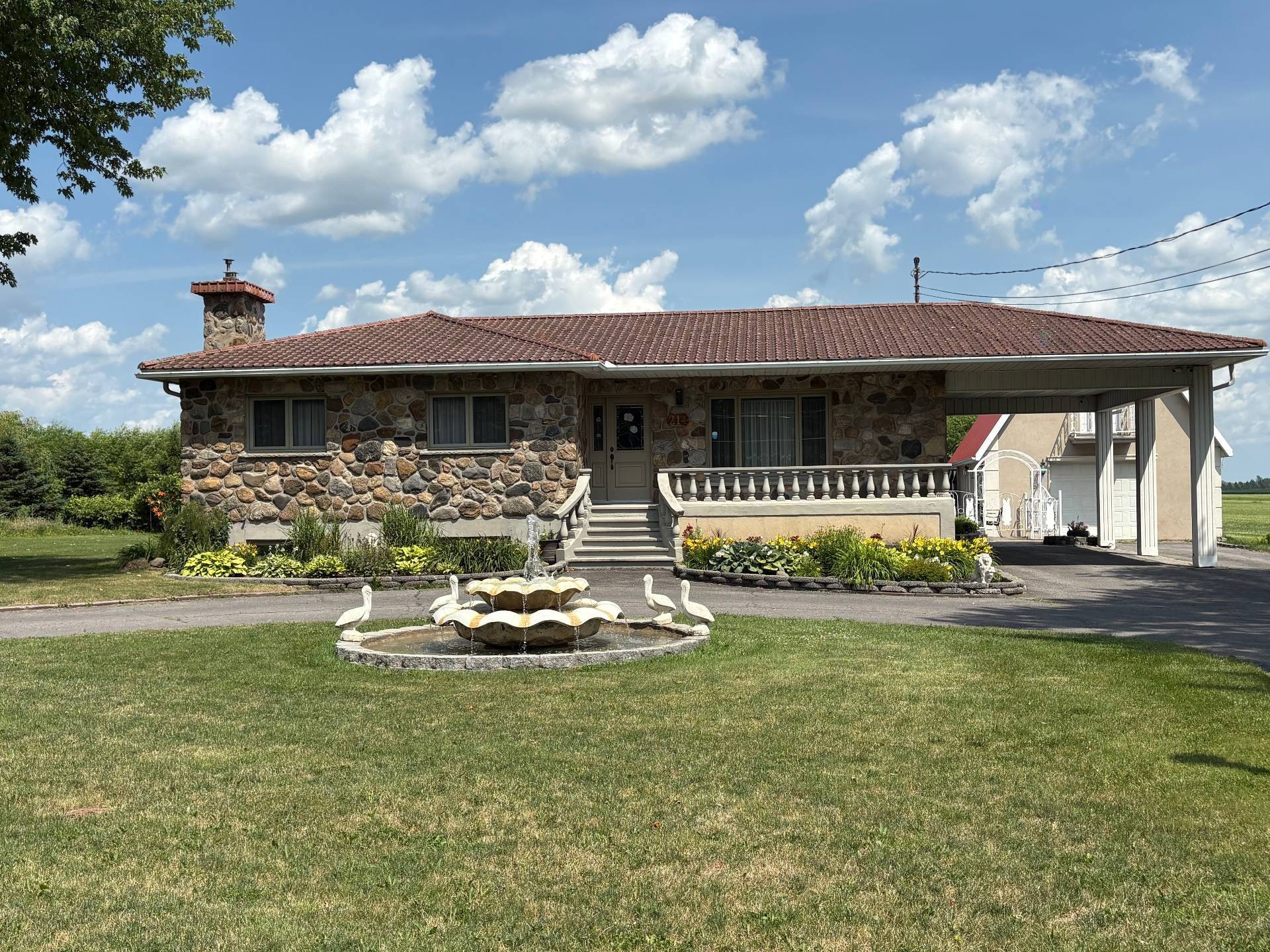 









214


Rg St-Édouard

,
Saint-Jean-sur-Richelieu,




QC
J2X5T9


