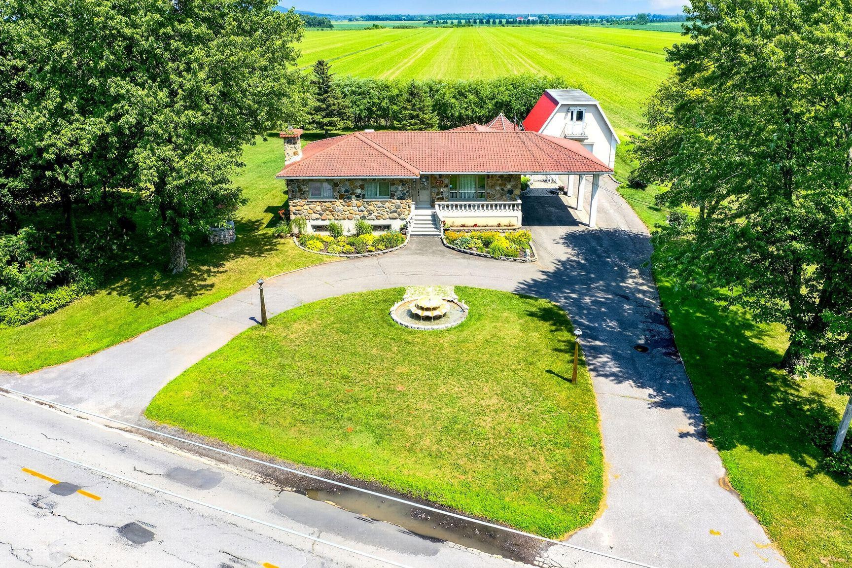 









214


Rg St-Édouard

,
Saint-Jean-sur-Richelieu,




QC
J2X5T9


