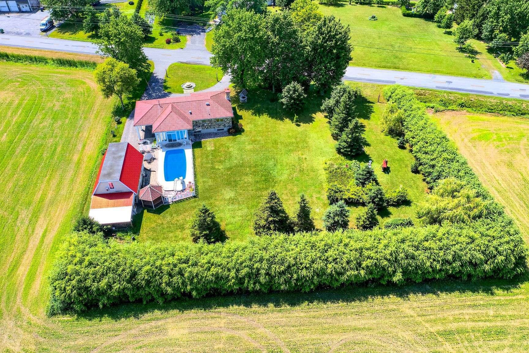 









214


Rg St-Édouard

,
Saint-Jean-sur-Richelieu,




QC
J2X5T9

