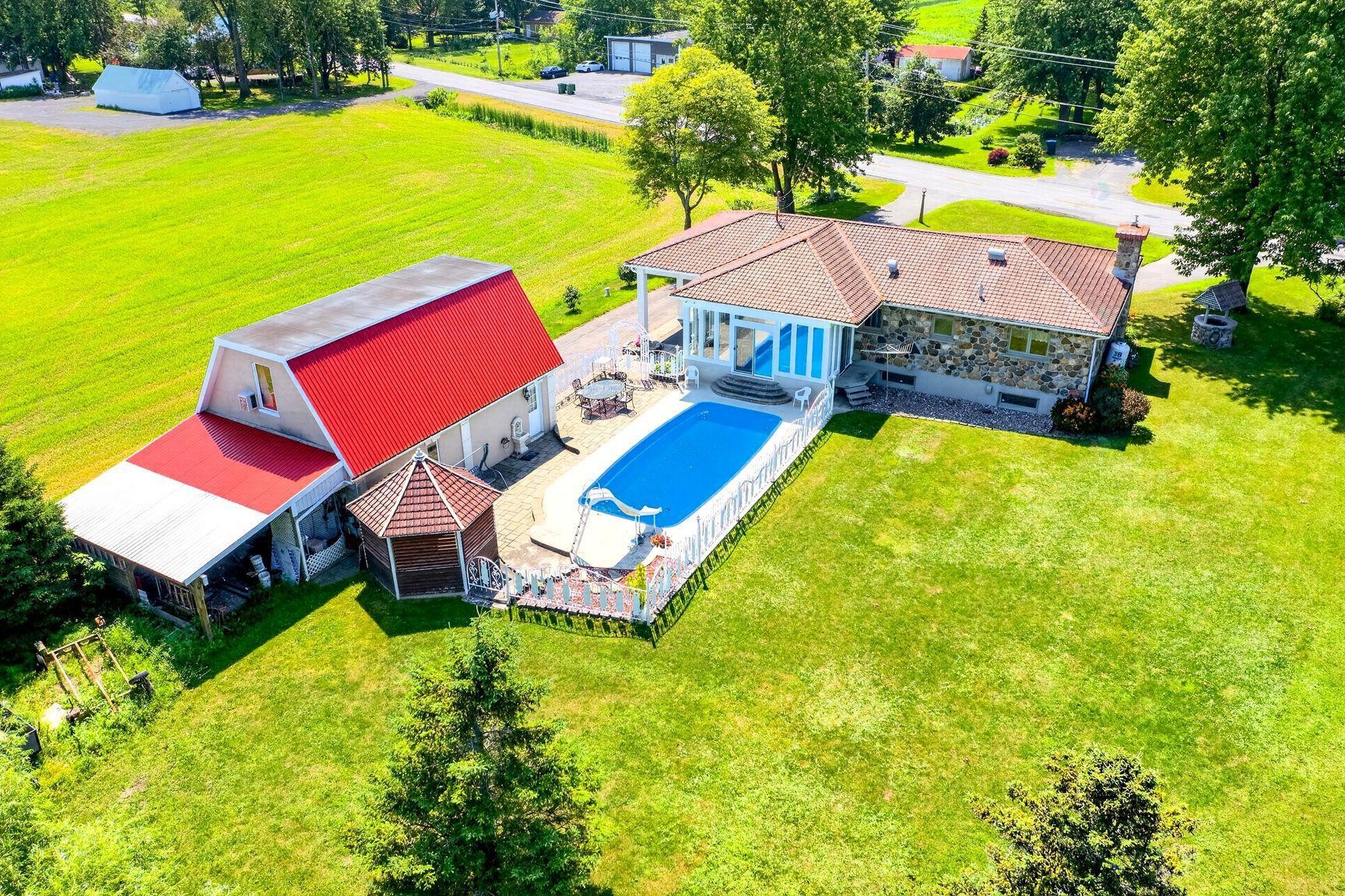 









214


Rg St-Édouard

,
Saint-Jean-sur-Richelieu,




QC
J2X5T9

