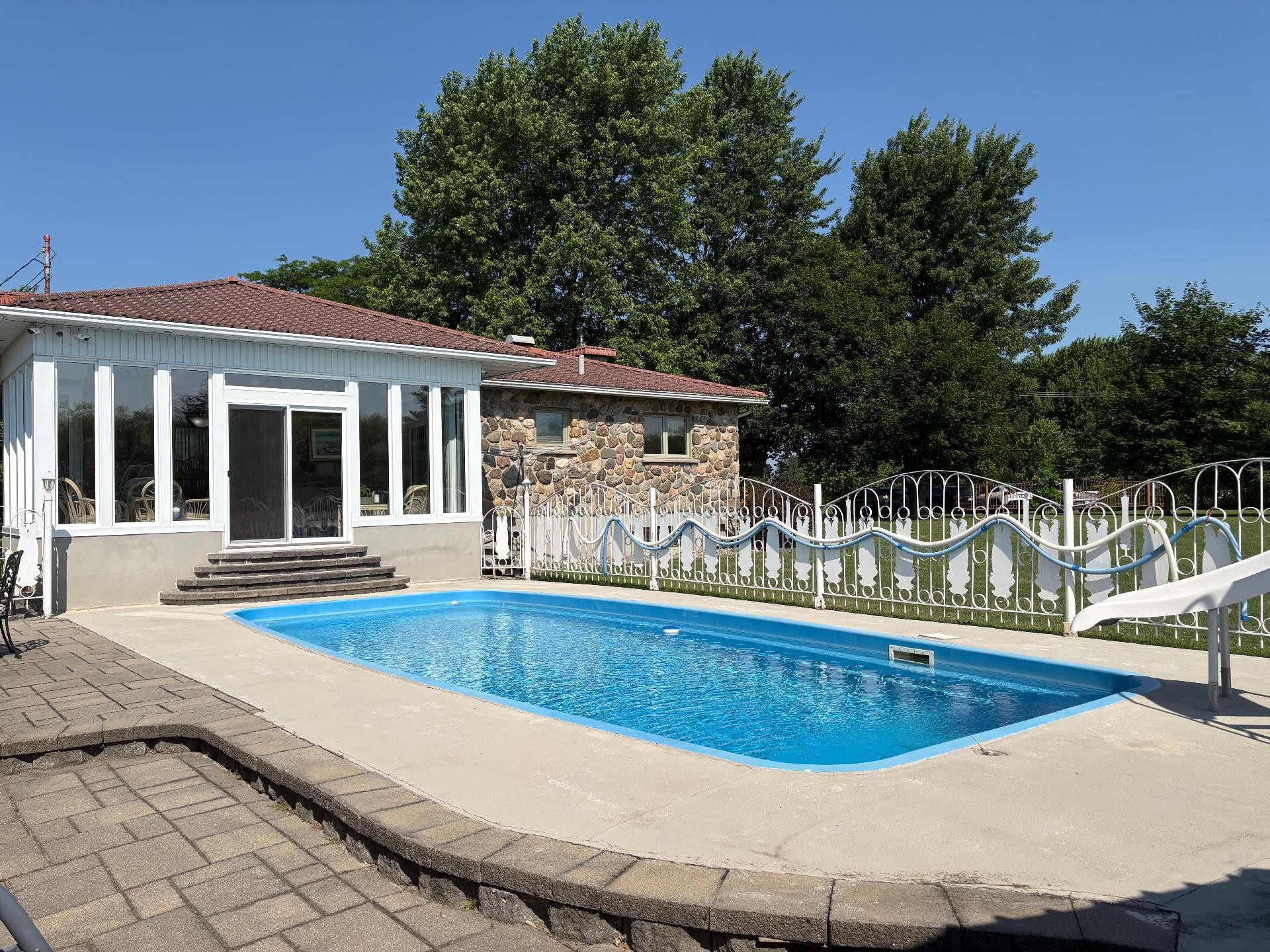 









214


Rg St-Édouard

,
Saint-Jean-sur-Richelieu,




QC
J2X5T9

