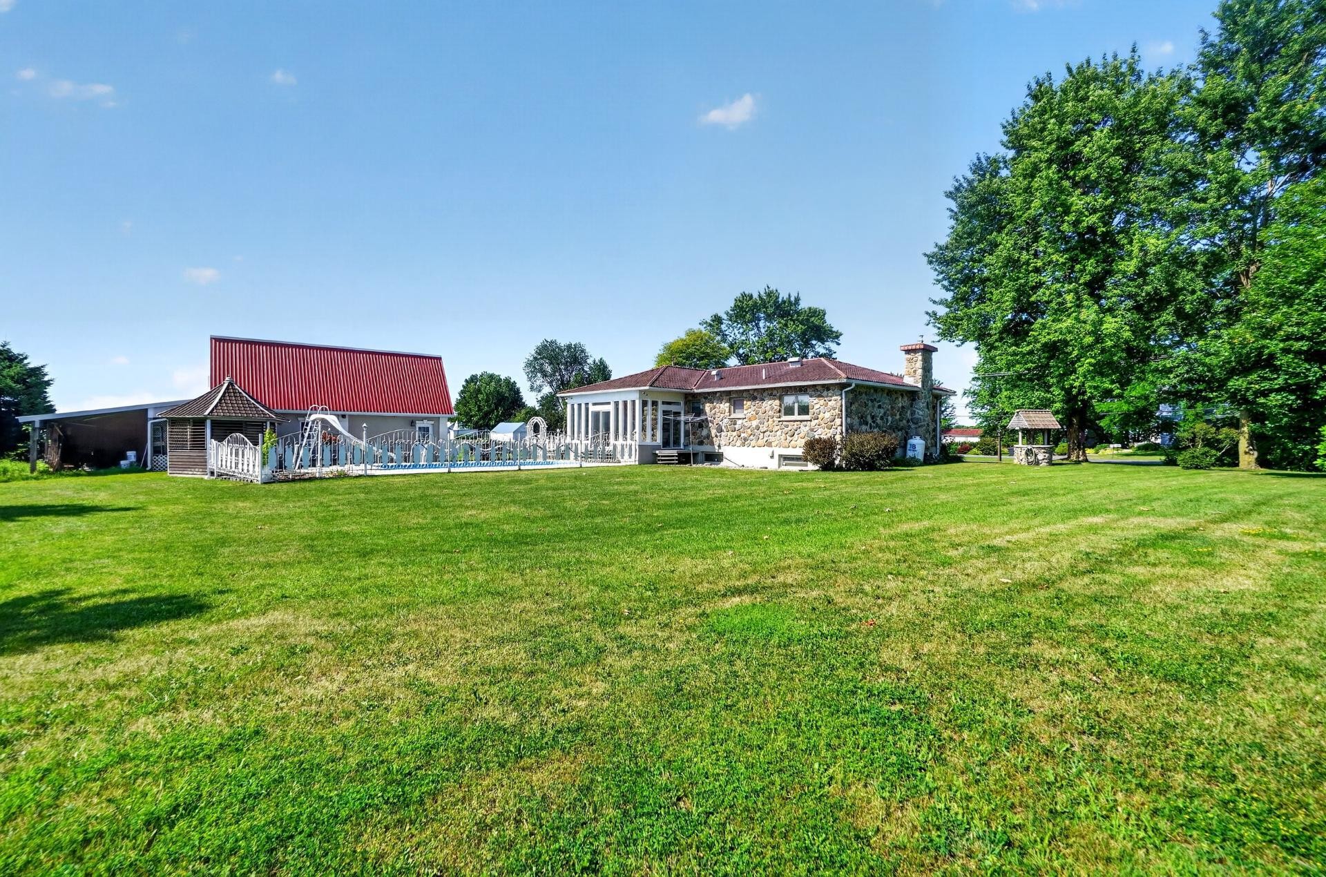 









214


Rg St-Édouard

,
Saint-Jean-sur-Richelieu,




QC
J2X5T9

