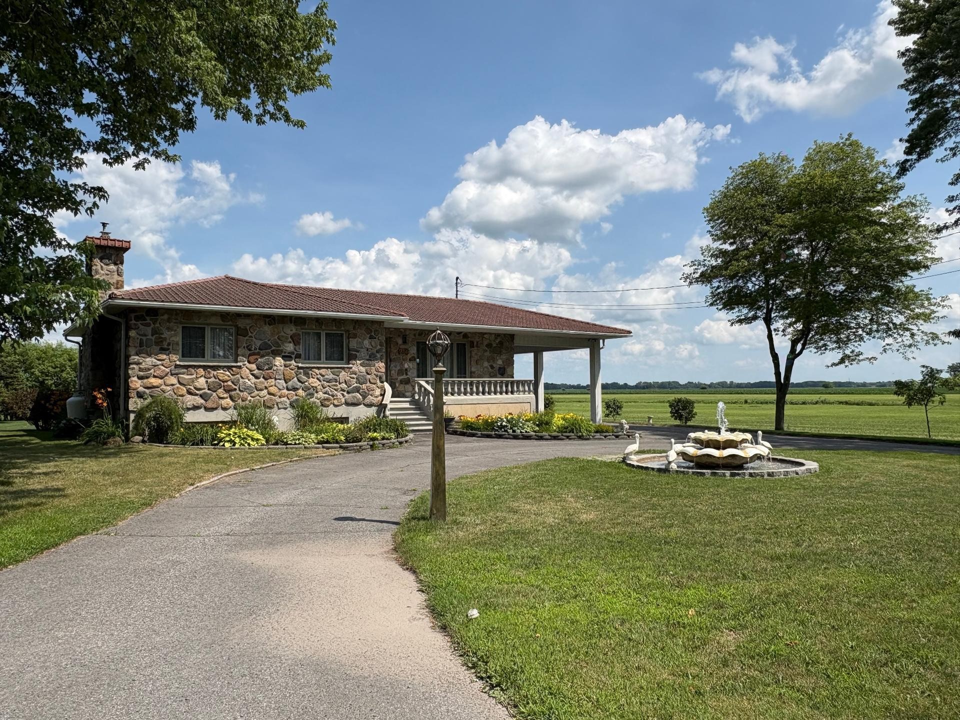 









214


Rg St-Édouard

,
Saint-Jean-sur-Richelieu,




QC
J2X5T9

