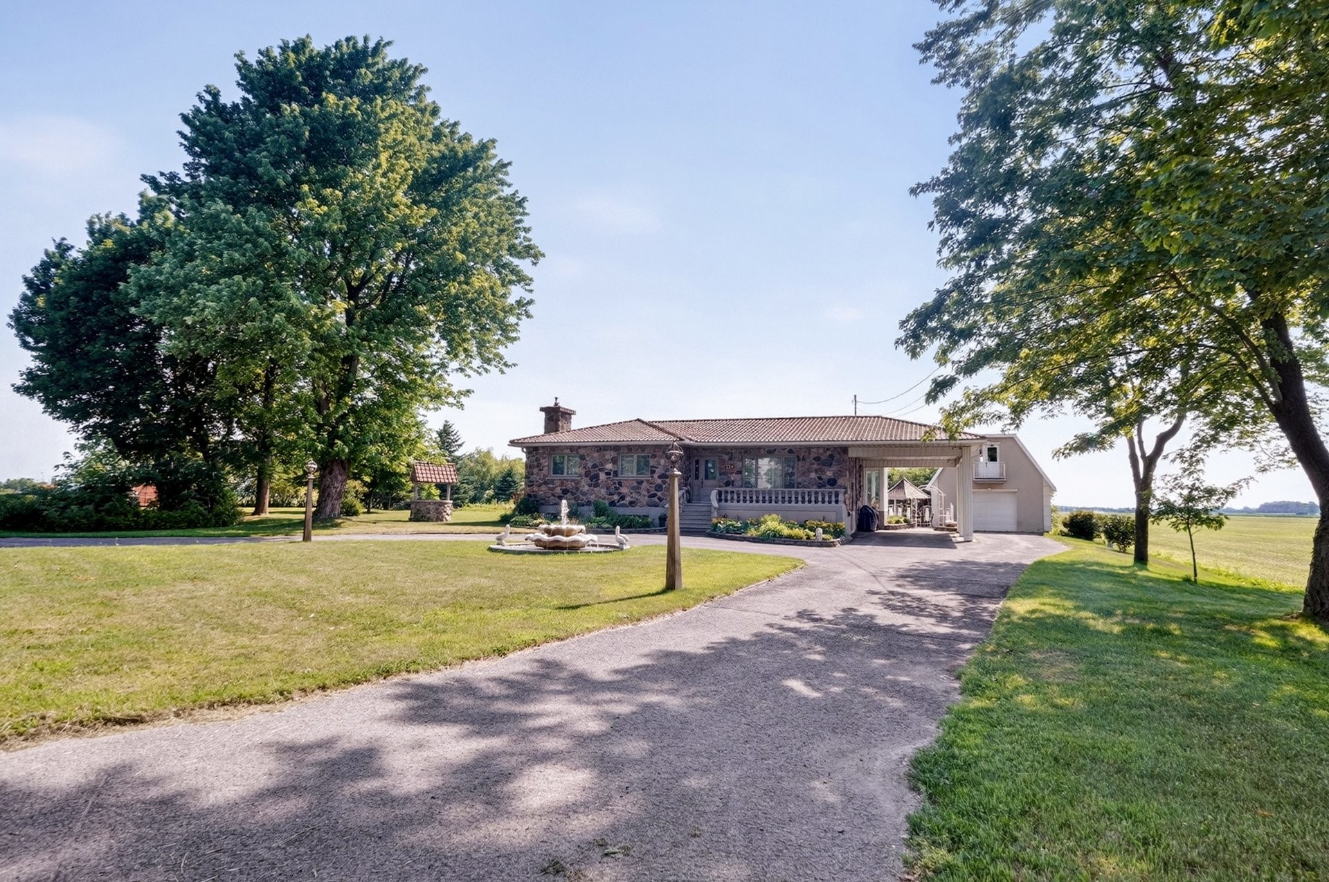 









214


Rg St-Édouard

,
Saint-Jean-sur-Richelieu,




QC
J2X5T9

