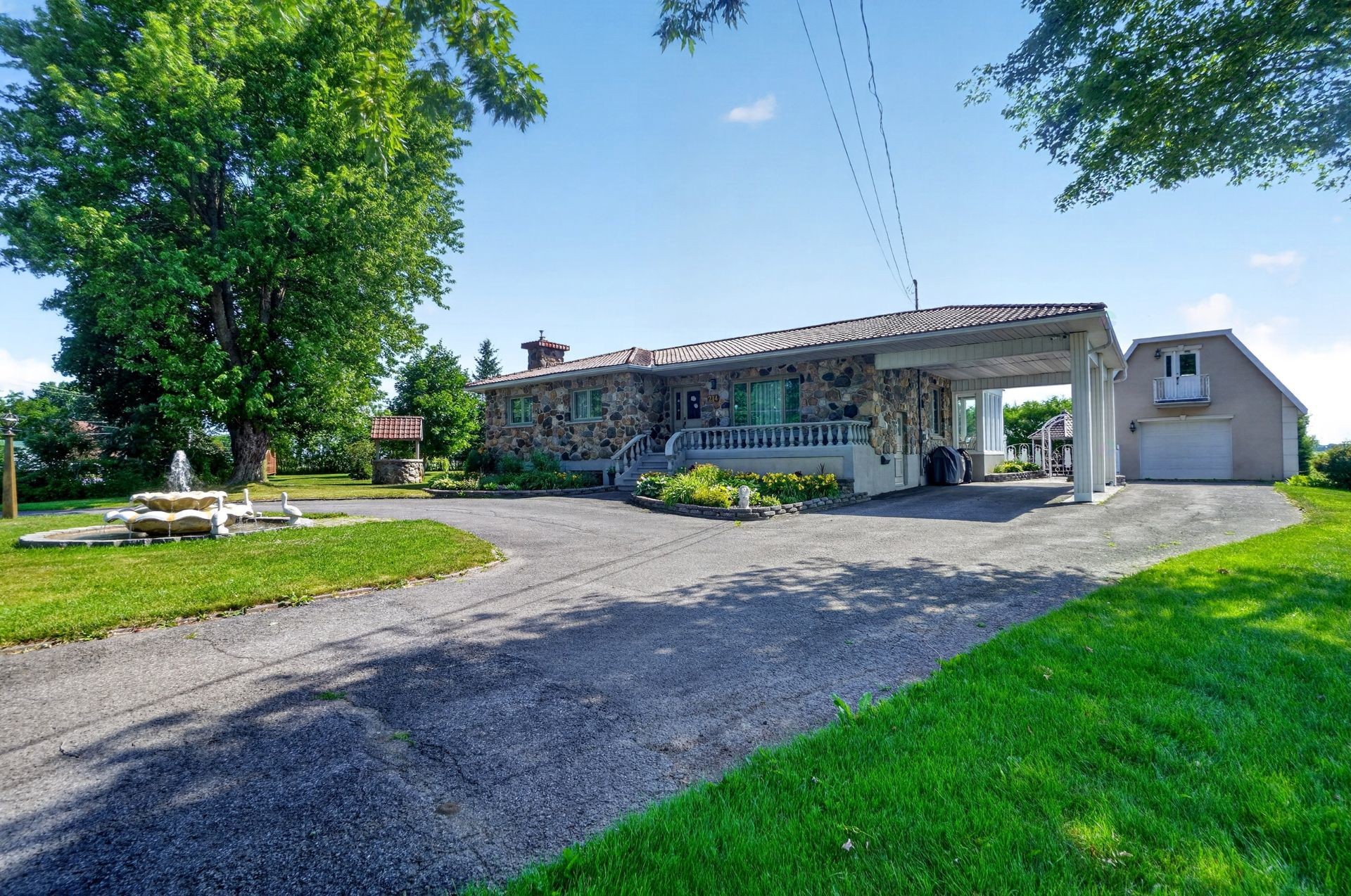 









214


Rg St-Édouard

,
Saint-Jean-sur-Richelieu,




QC
J2X5T9

