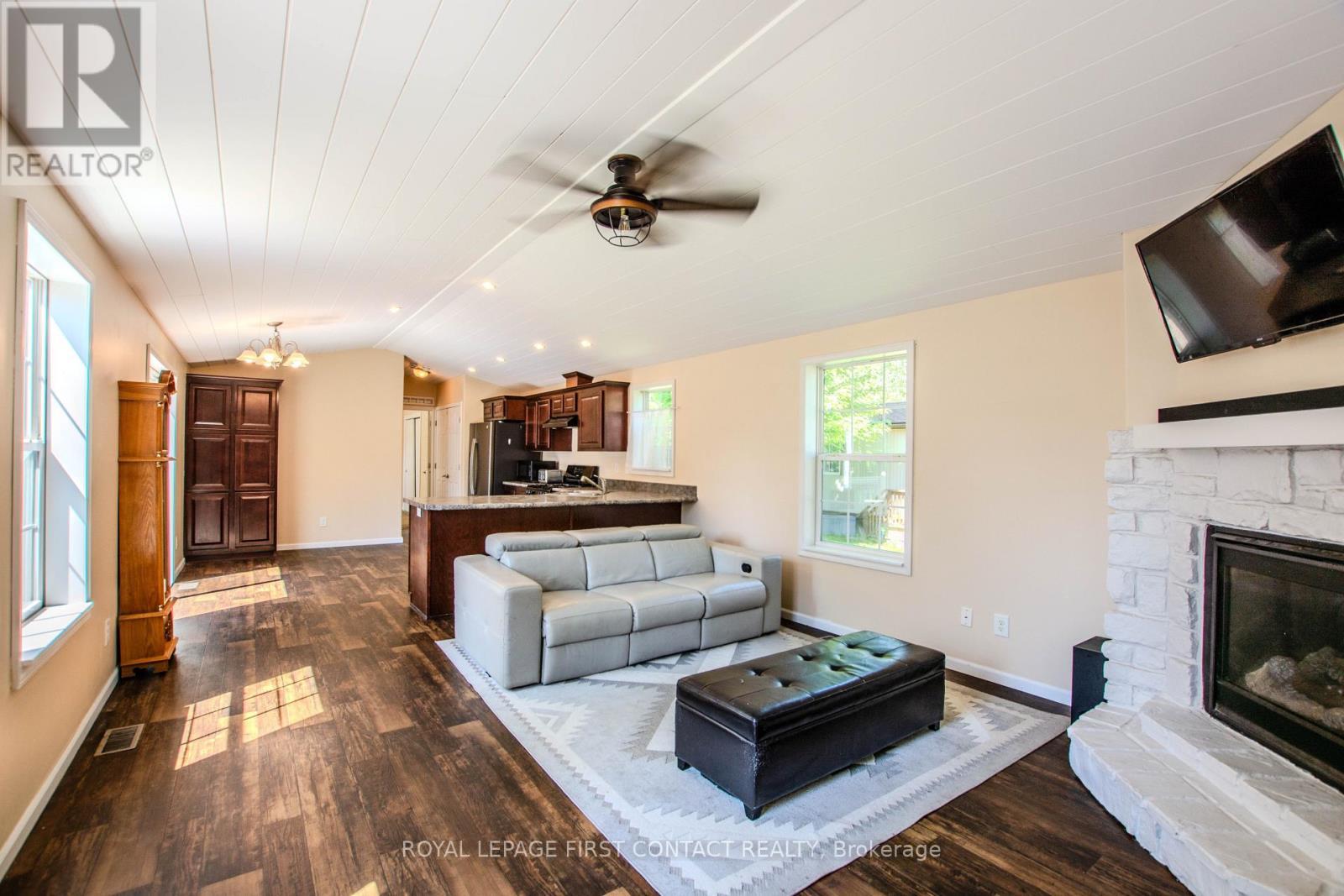 












23 GEORGIAN GLEN DRIVE

,
Wasaga Beach,




Ontario
L9Z1K8

