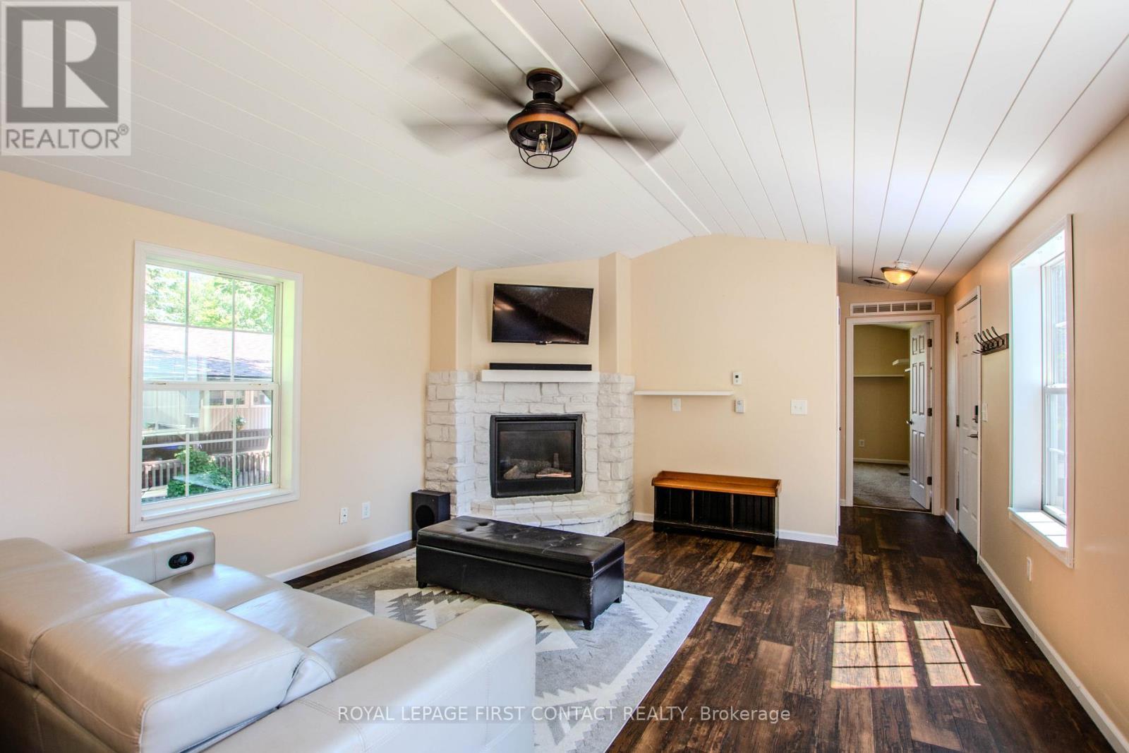 












23 GEORGIAN GLEN DRIVE

,
Wasaga Beach,




Ontario
L9Z1K8

