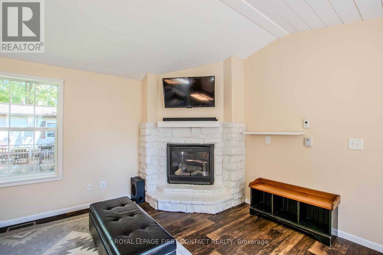 












23 GEORGIAN GLEN DRIVE

,
Wasaga Beach,




Ontario
L9Z1K8

