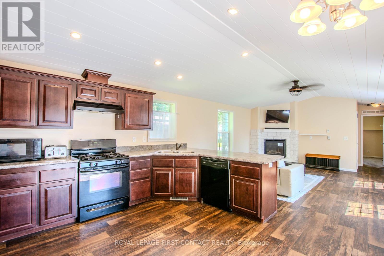 












23 GEORGIAN GLEN DRIVE

,
Wasaga Beach,




Ontario
L9Z1K8

