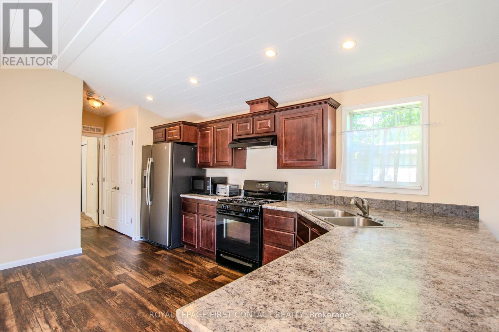 












23 GEORGIAN GLEN DRIVE

,
Wasaga Beach,




Ontario
L9Z1K8

