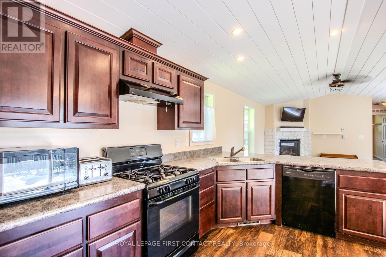 












23 GEORGIAN GLEN DRIVE

,
Wasaga Beach,




Ontario
L9Z1K8

