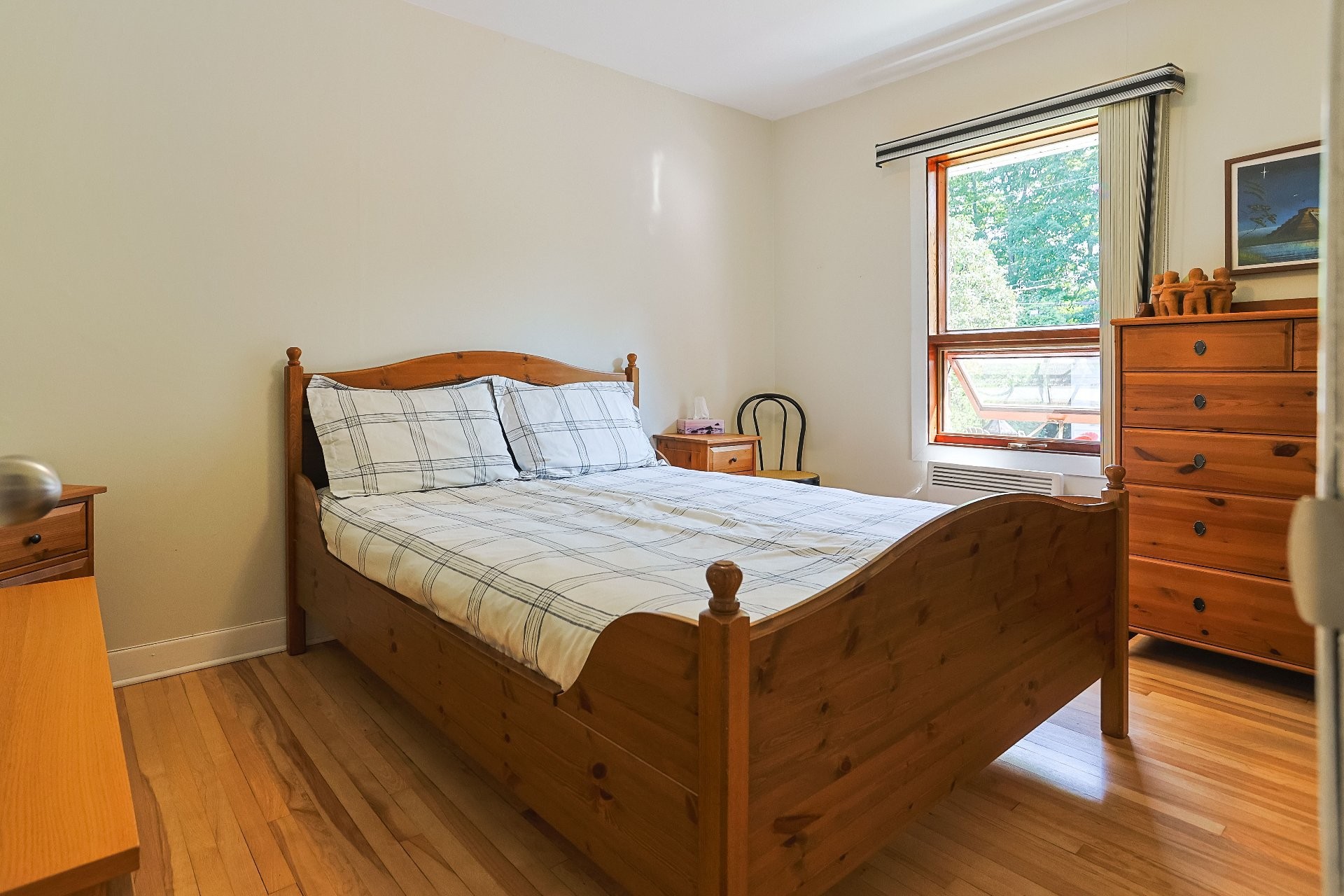









2002


79e Rue

,
Shawinigan,




QC
G9N5V7

