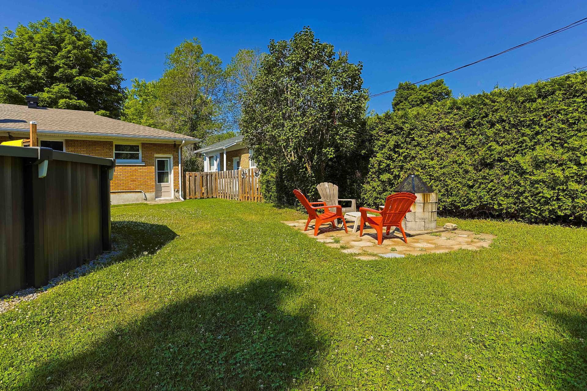 









2002


79e Rue

,
Shawinigan,




QC
G9N5V7

