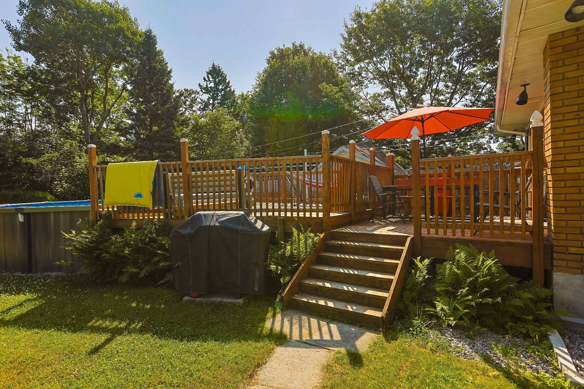









2002


79e Rue

,
Shawinigan,




QC
G9N5V7

