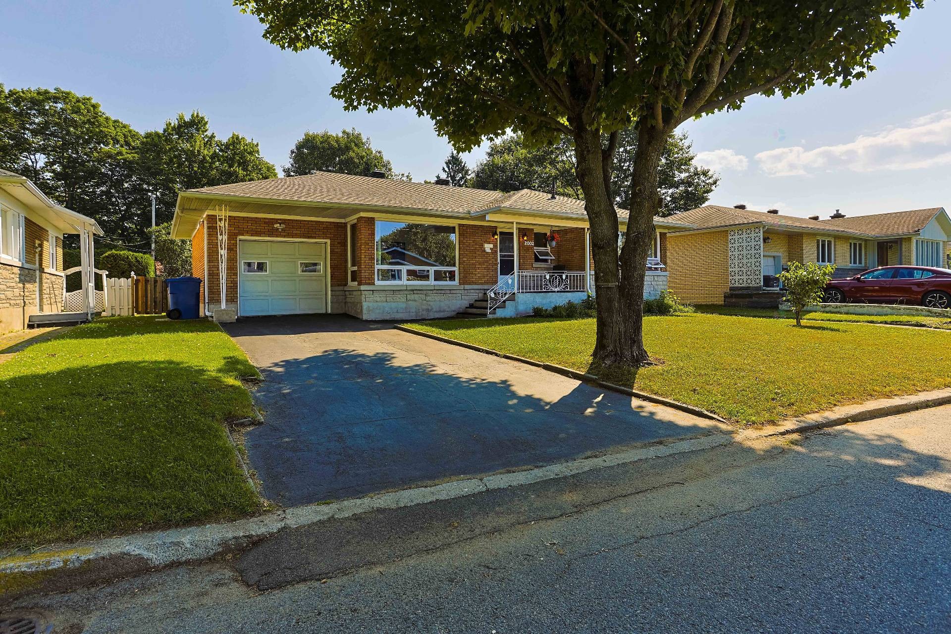 









2002


79e Rue

,
Shawinigan,




QC
G9N5V7

