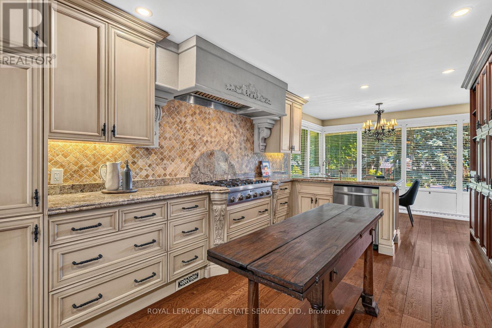 












4 PRINCE GEORGE DRIVE

,
Toronto,




Ontario
M9A1X8

