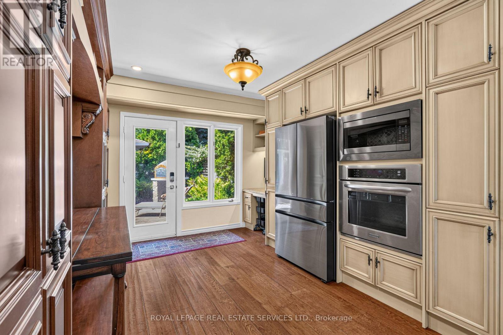












4 PRINCE GEORGE DRIVE

,
Toronto,




Ontario
M9A1X8


