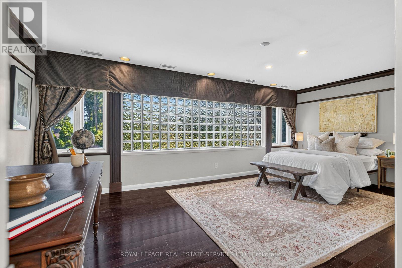 












4 PRINCE GEORGE DRIVE

,
Toronto,




Ontario
M9A1X8

